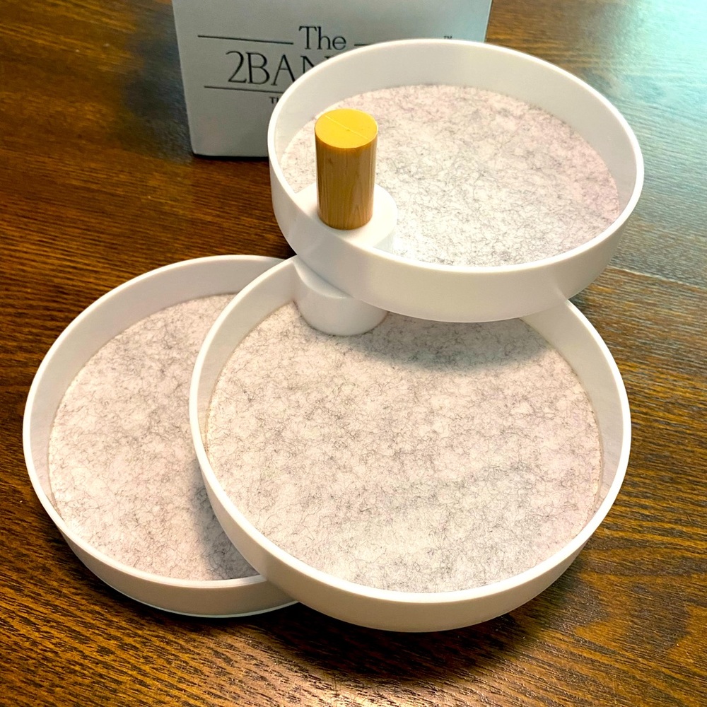 The 2Bandits tiered catchall jewelry tray